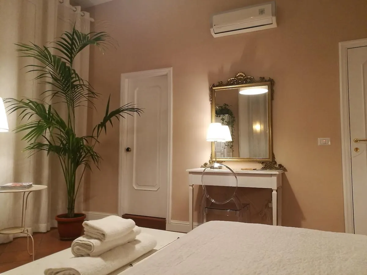 Bed Morelli 49 , Chiaia Napels Bed & Breakfast