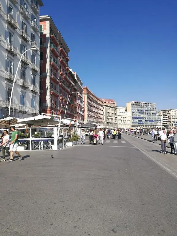 Bed Morelli 49 , Chiaia Nápoles 2*,