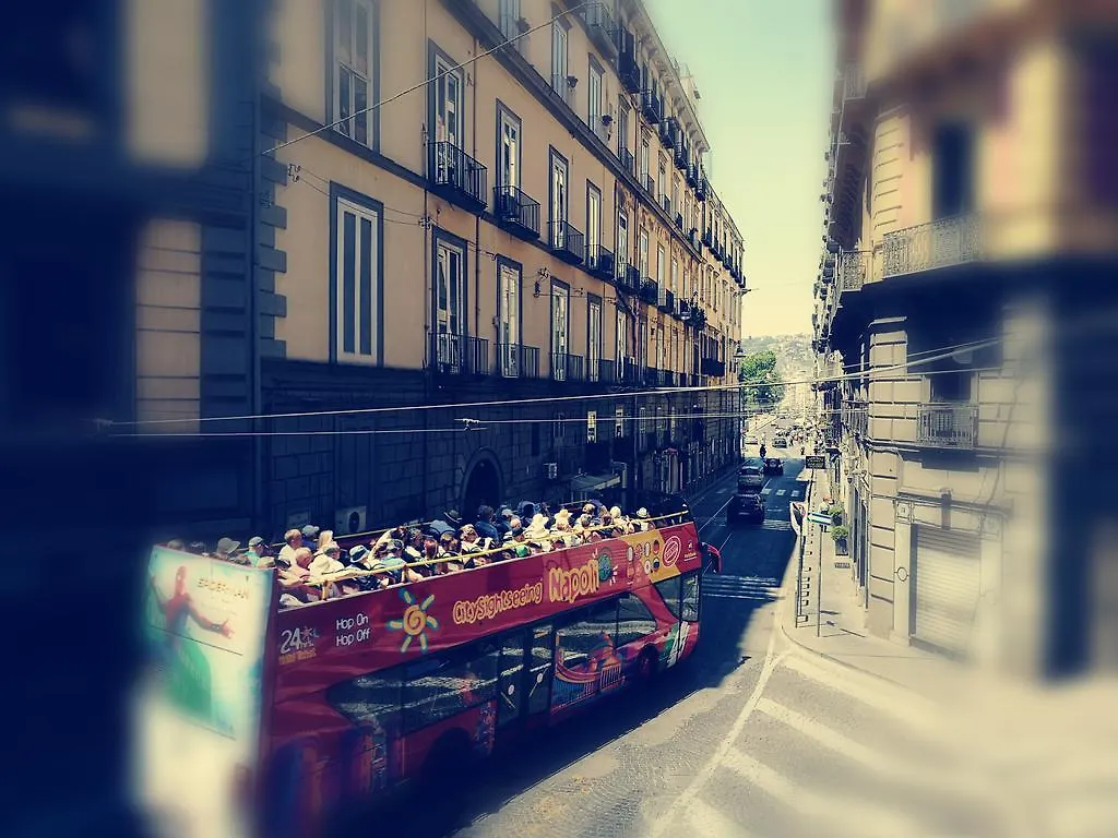 Bed Morelli 49 , Chiaia Naples 2*,